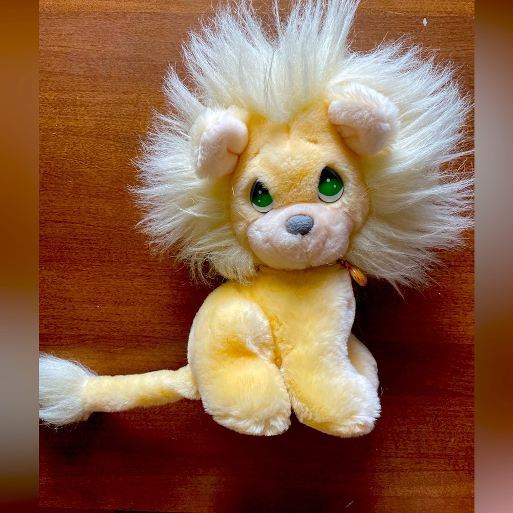 Applause Lion Plush, Cream Color With White Mane 11.5 “ 1985 precious moments